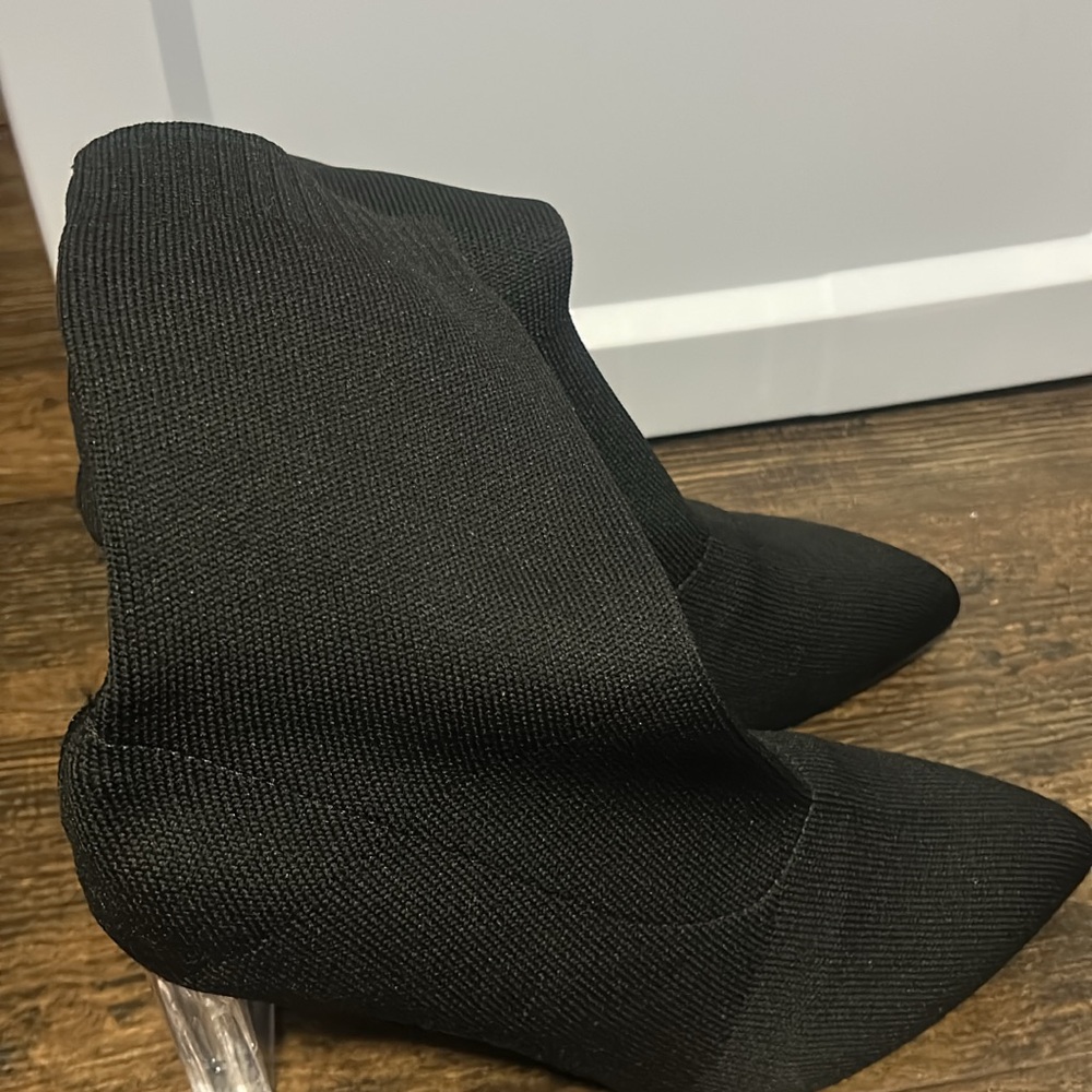 Chic Black Heeled Boots for Stylish Outings